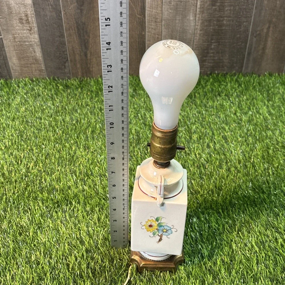 Vintage WWII-Era Ceramic Boudoir Lamp Mold 449 – Floral – Brass Base – Working‎